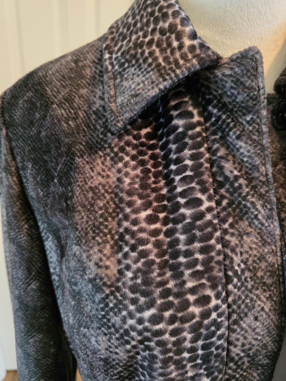 Vintage Guess Black Gray Snakeskin Print Mid Length Coat Jacket Womens Medium - Picture 5 of 11